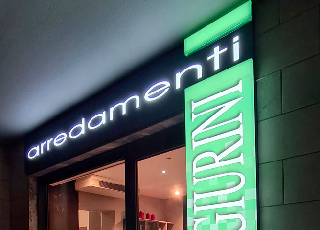 Cassonetti luminosi per insegne